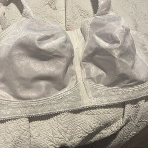 Elegant White Lace Bra Playtex Sz 44C Comfort straps No pads/wires